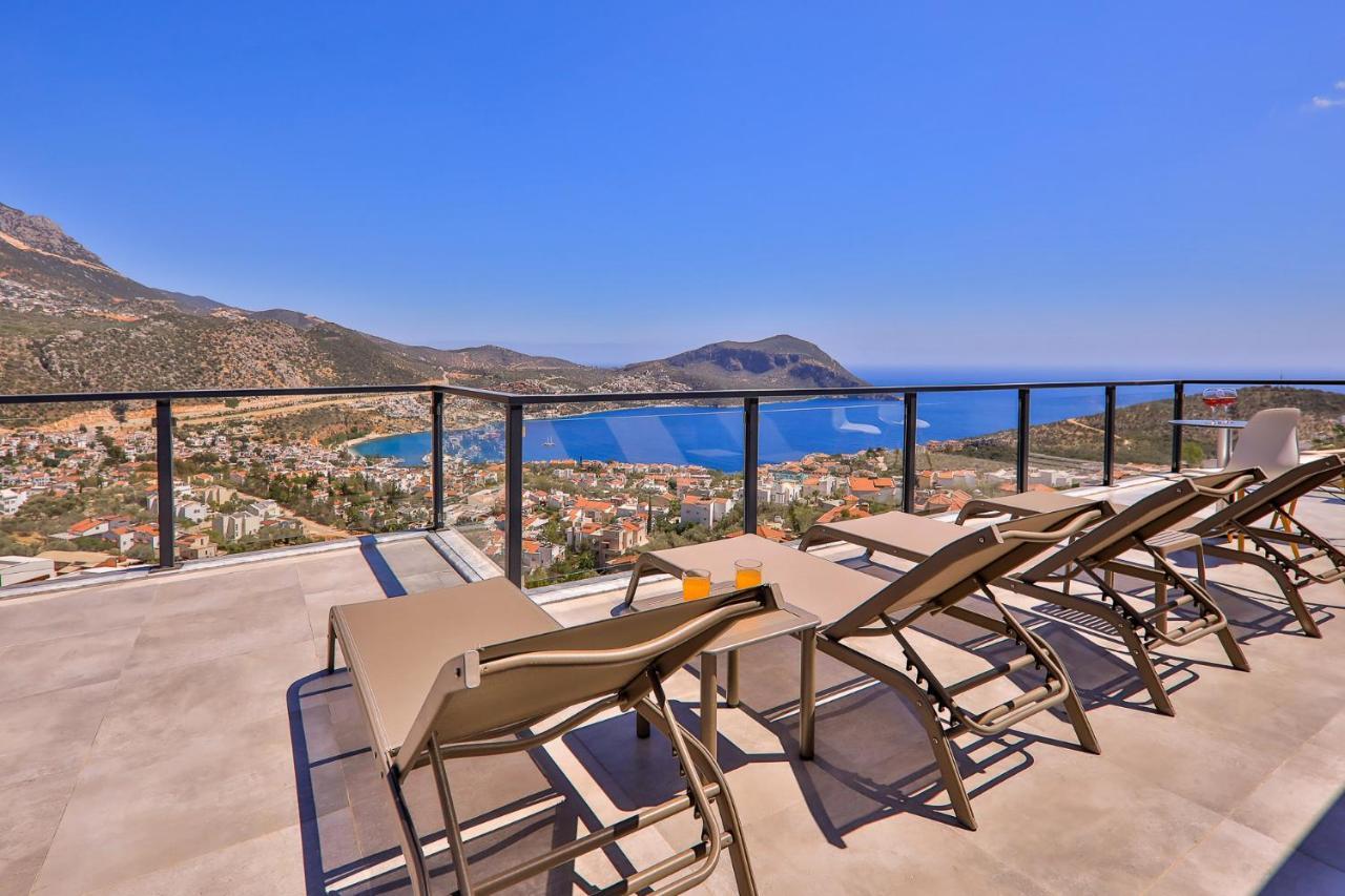 Luxury 5 Bedroom With Heated Infinity Pool & Amazing Sea Views *