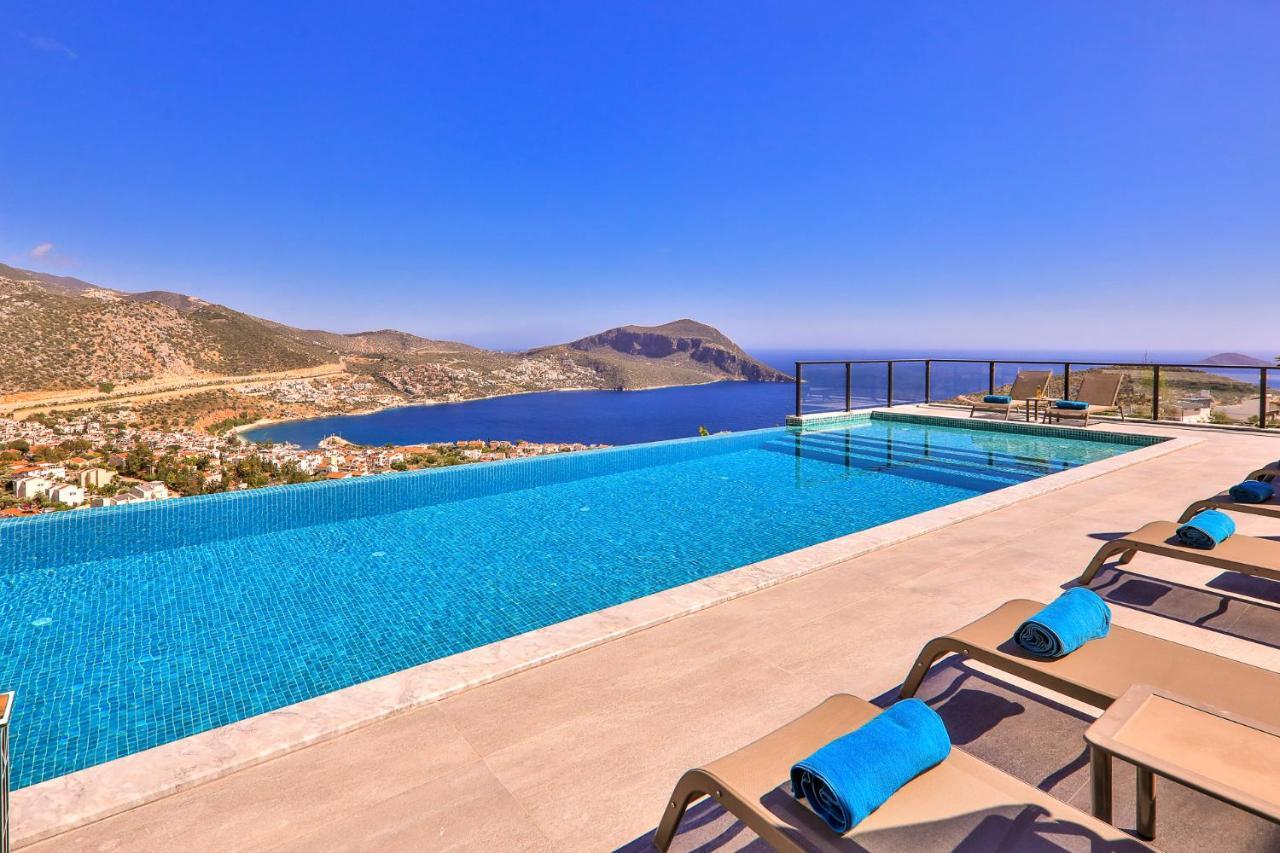 Luxury 5 Bedroom With Heated Infinity Pool & Amazing Sea Views *