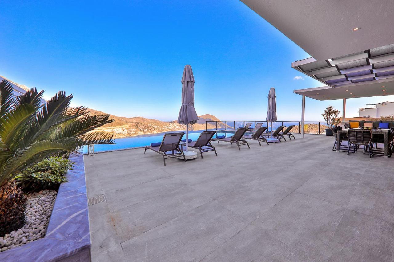 Luxury 5 Bedroom With Heated Infinity Pool & Amazing Sea Views Villa *