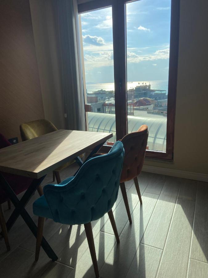 Ak * Istanbul