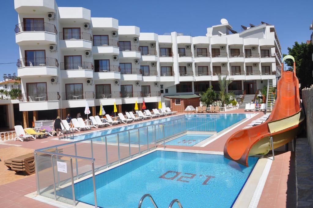 Hotel Oz Side