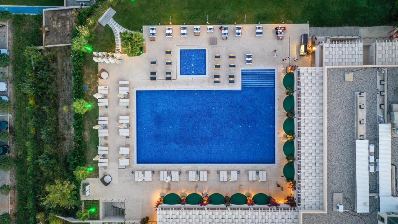 Yacht Club Hotel