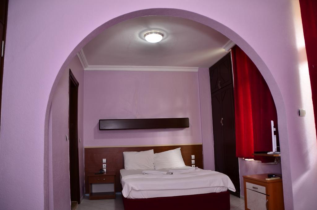 Golden Rock Hotel *