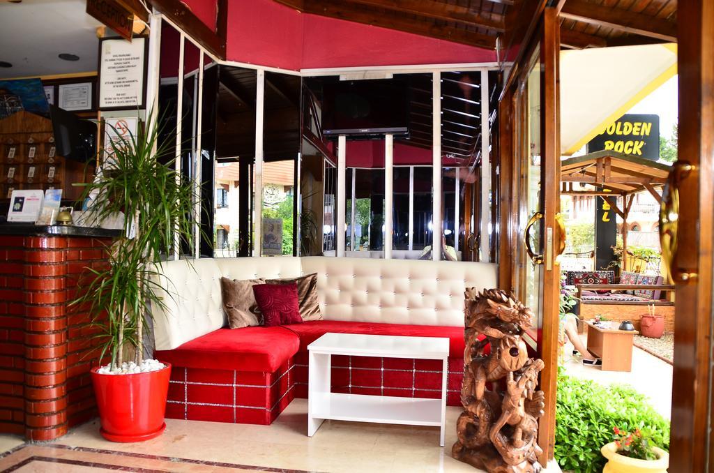 Hotel Golden Rock *