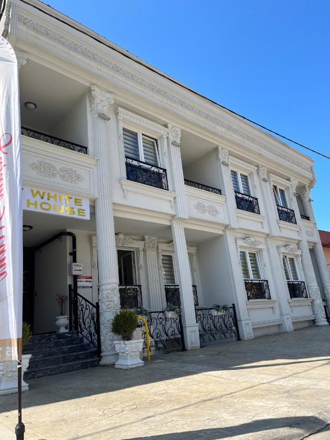 Aparthotel White House