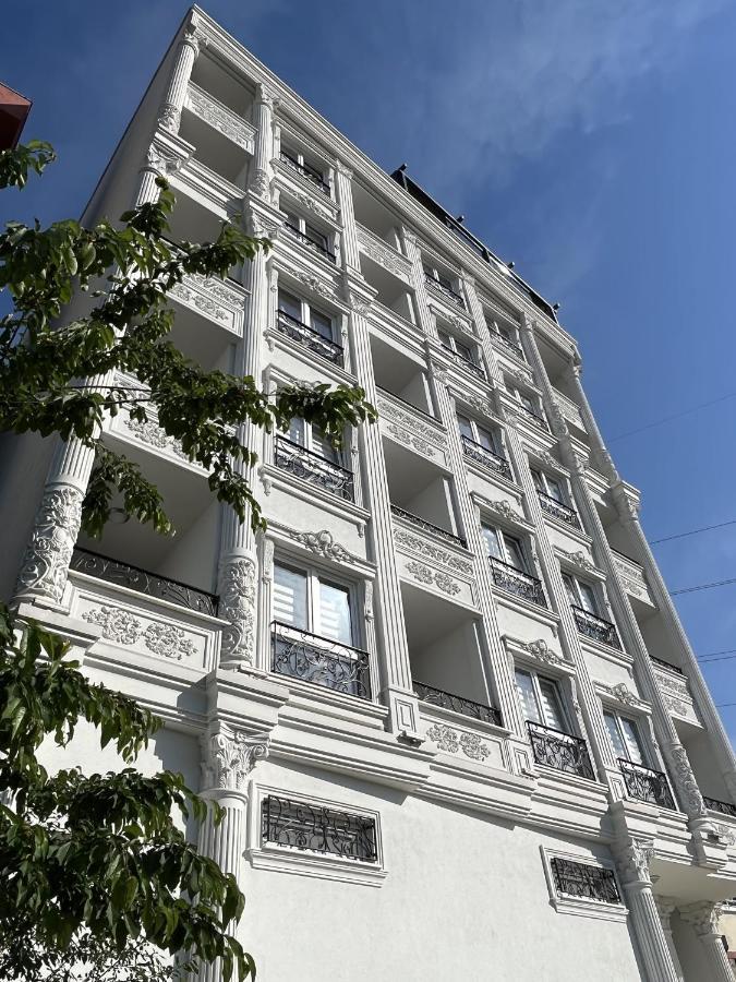 White House * Trabzon