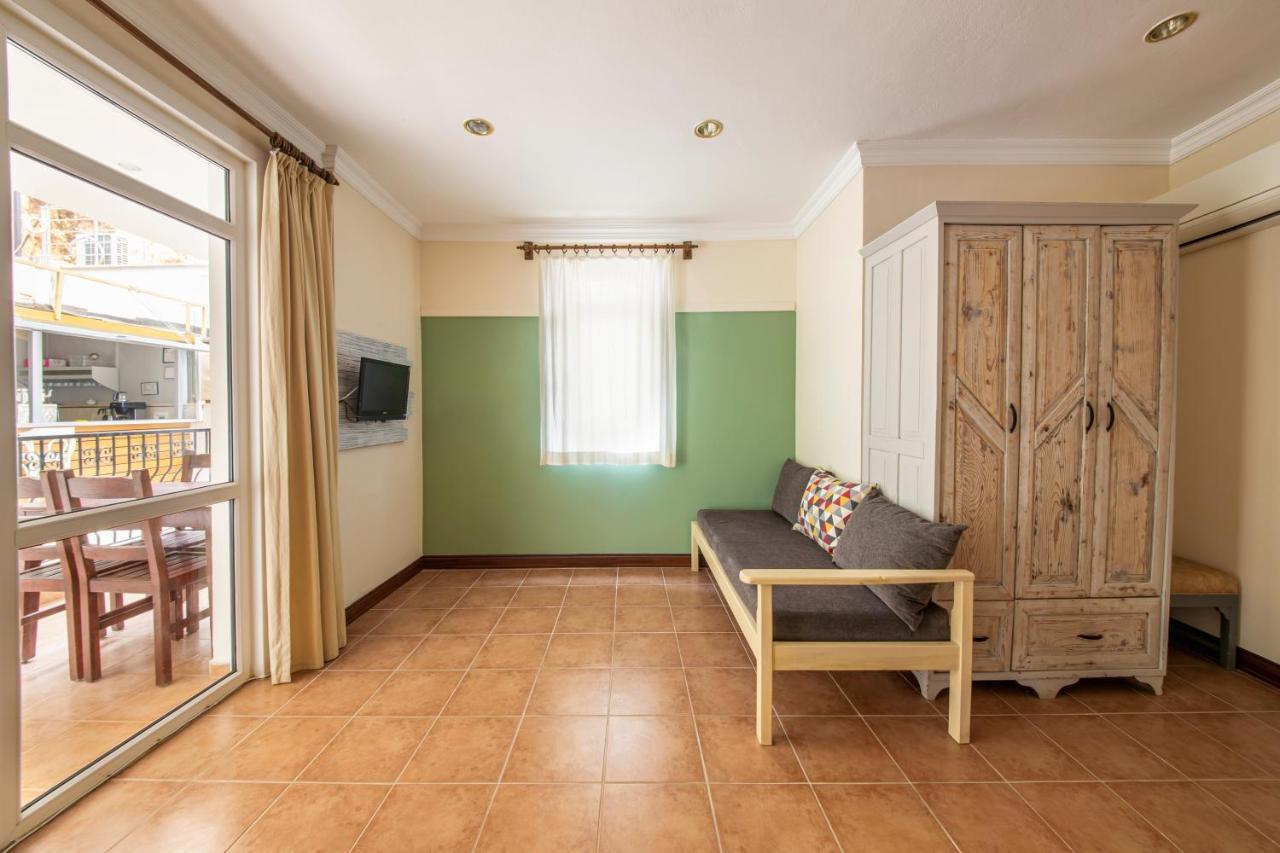 Aparthotel Lantana Aparts 2*