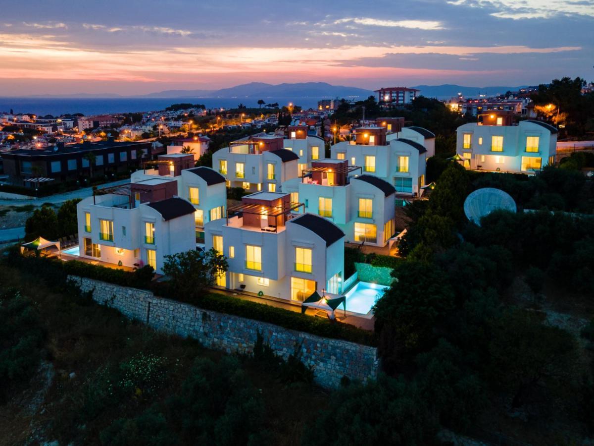 Ada Villa *