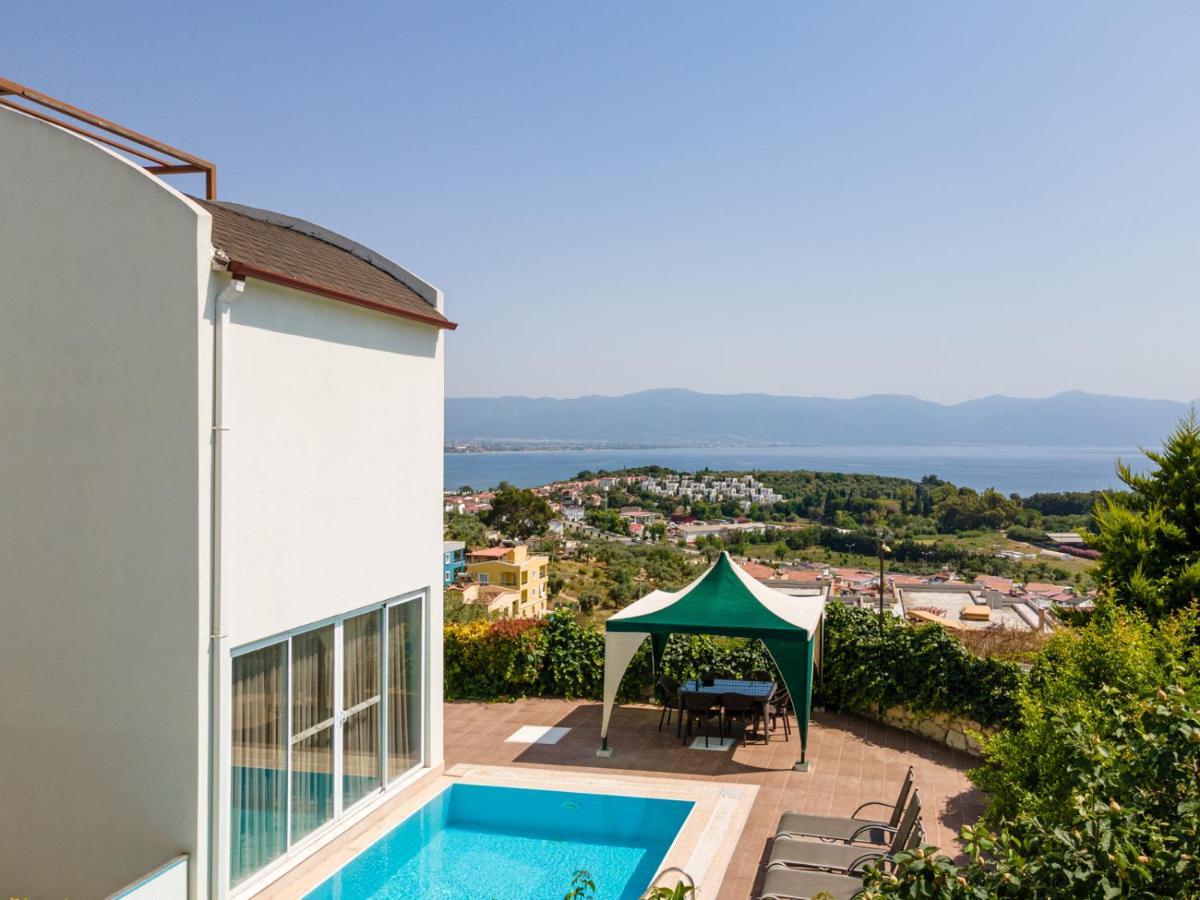 Ada Villa