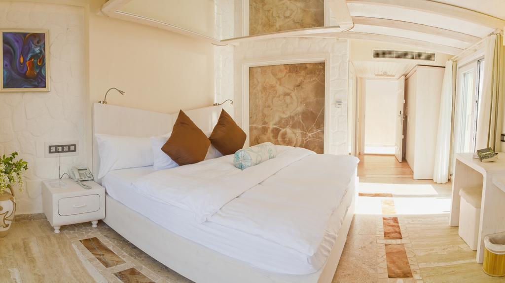 Peninsula Gardens - Adults Only 3*