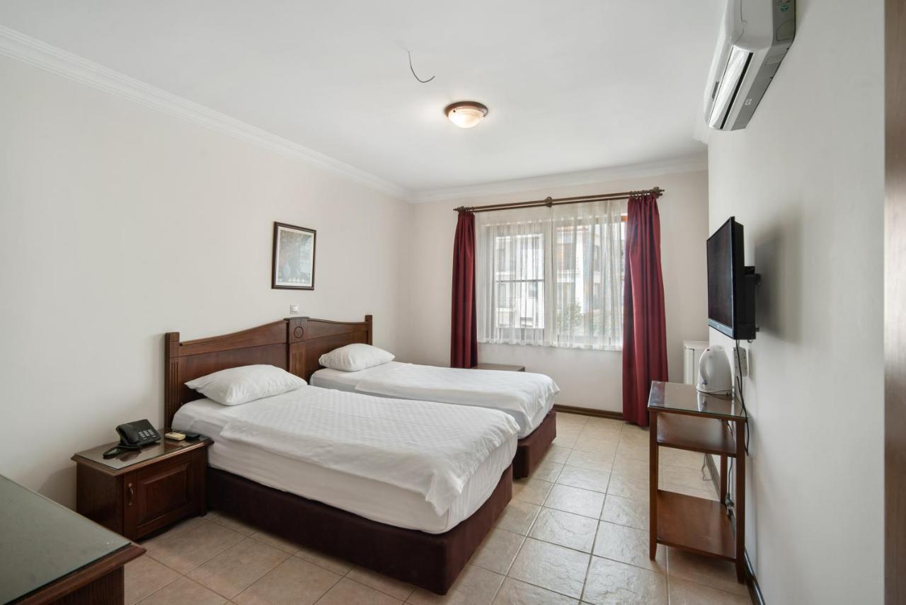 Fora Aparthotel 3*