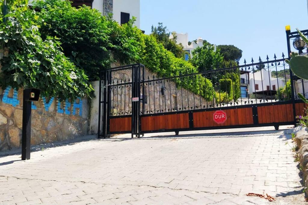 Guendogan Koyu Havuzlu Site * Bodrum