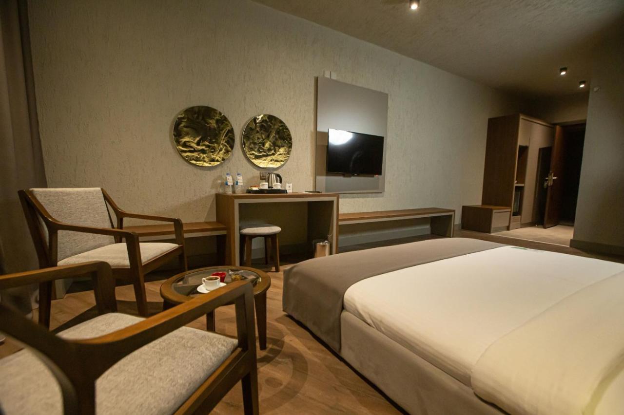 The Hotel 4*