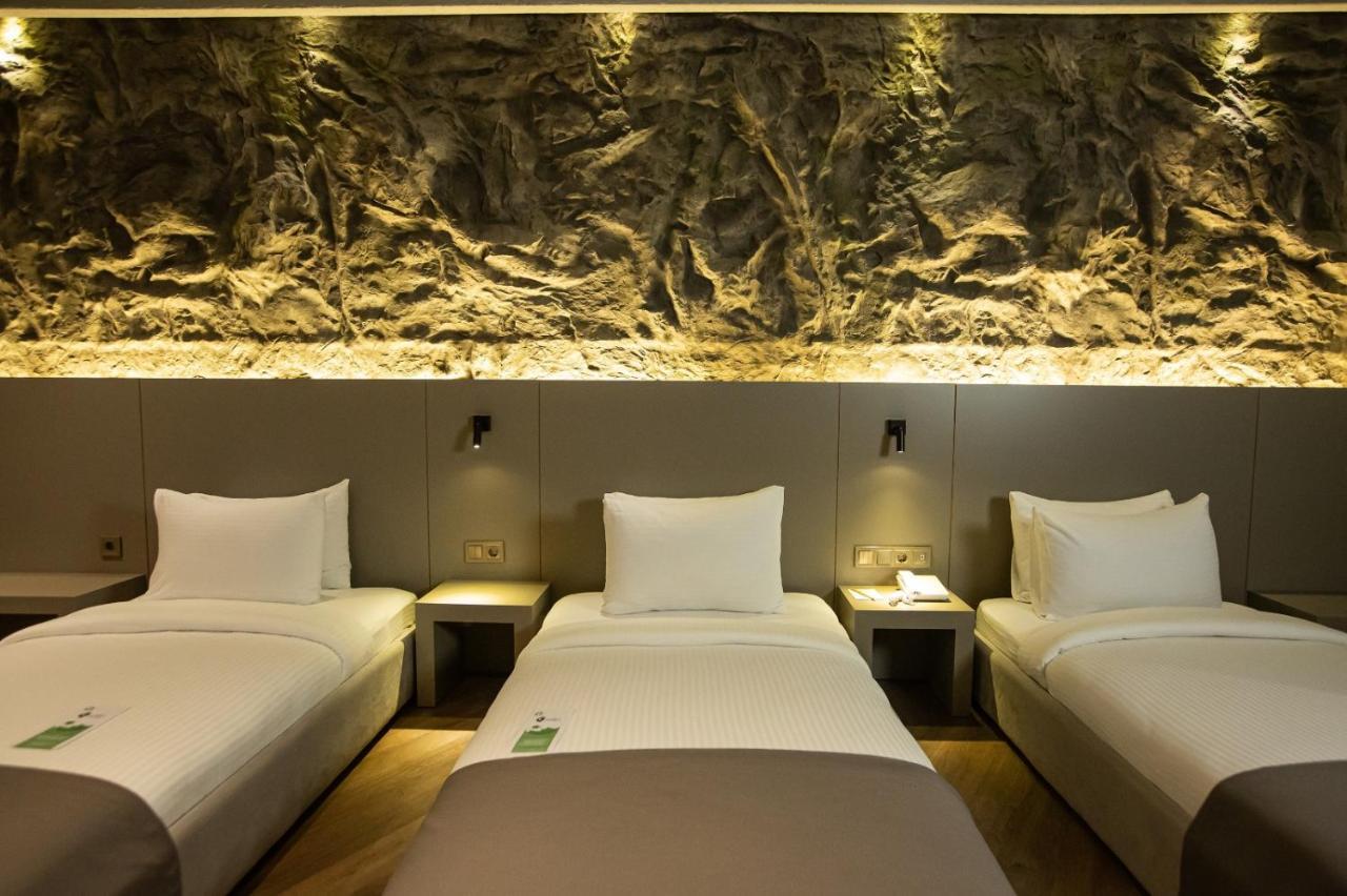 Hotel The 4*