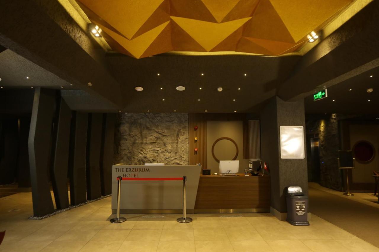 Hotel The 4*