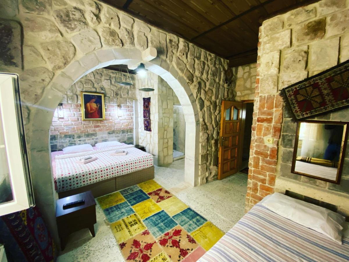 Crazy Horse Hostel *