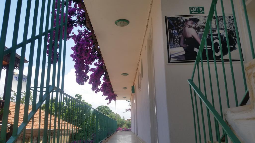 Evin Guest house Side