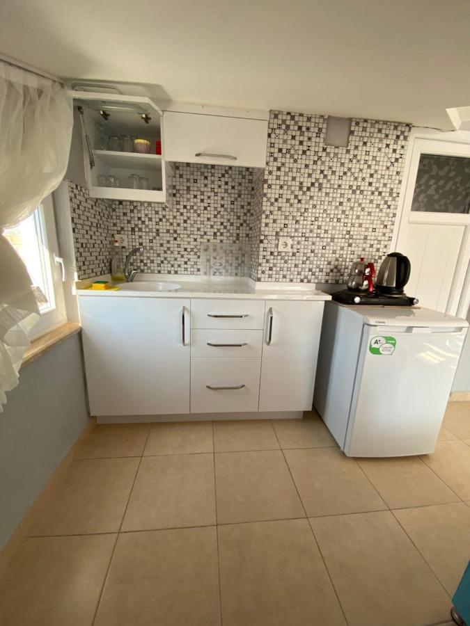 Erken Apartment *