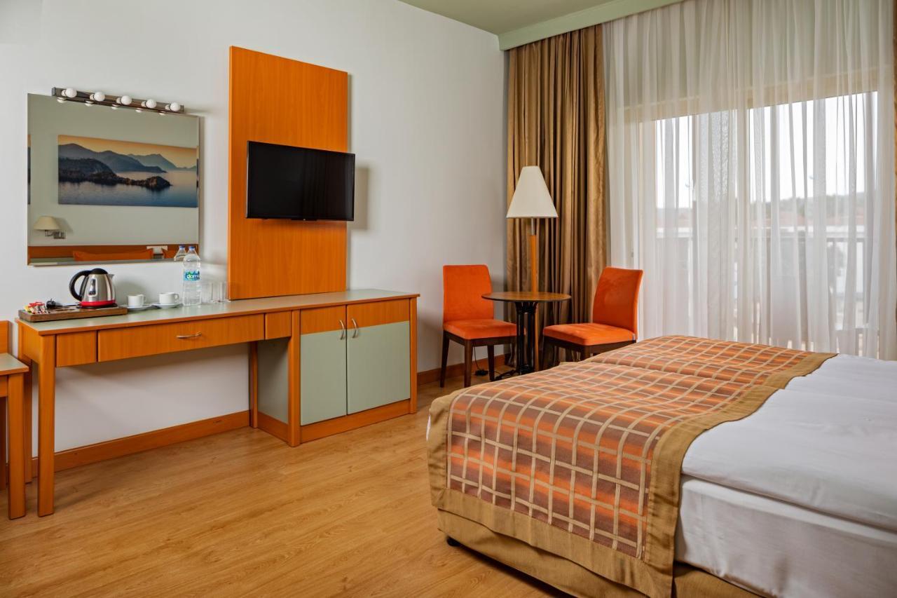 Hotel Aqi Hydros Club
