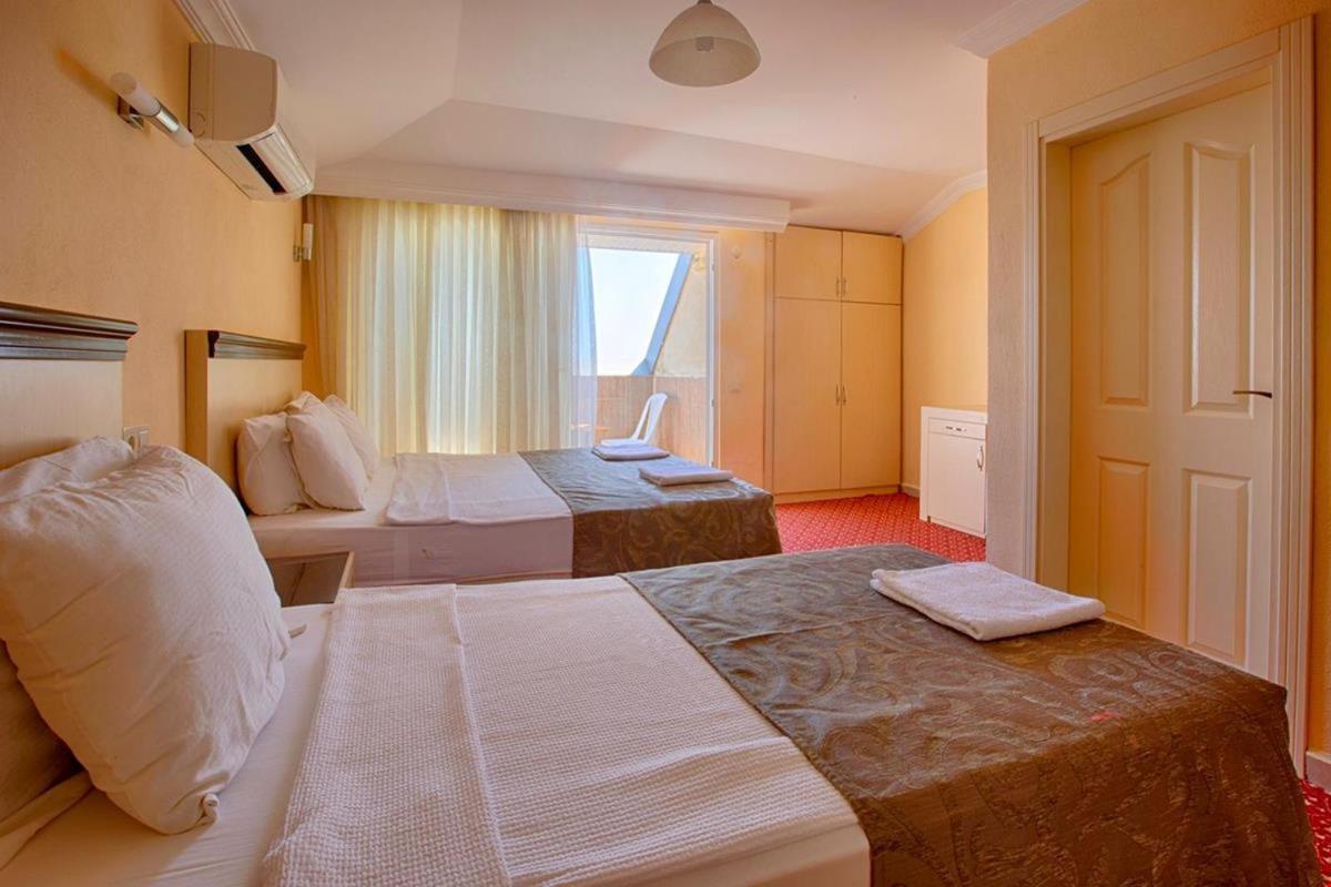 Azak Blue Hotel Okurcalar