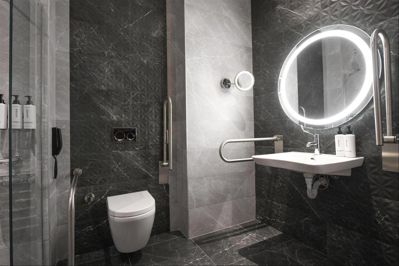 Crowne Plaza By Ihg Hotel