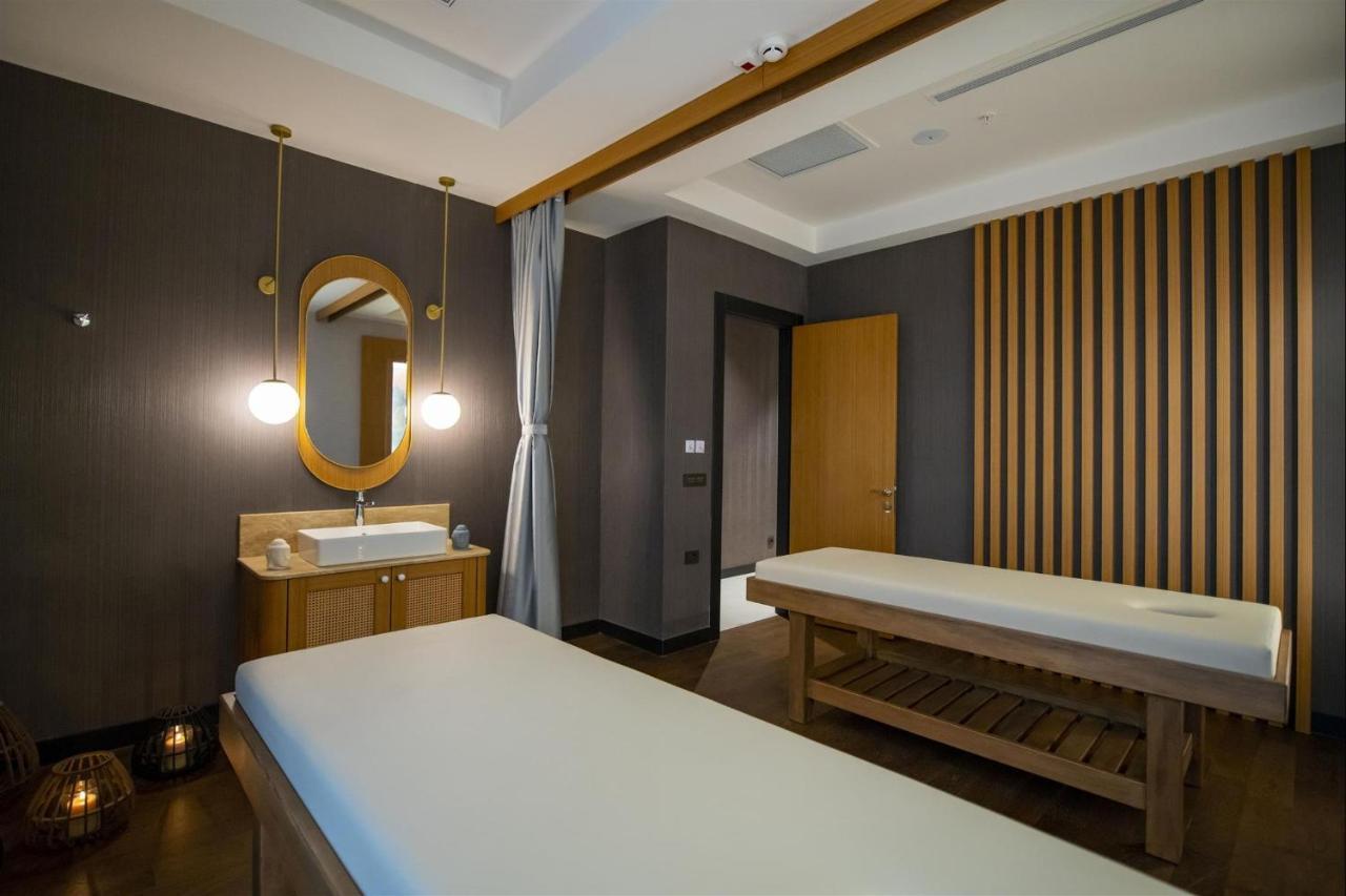 Crowne Plaza By Ihg Hotel