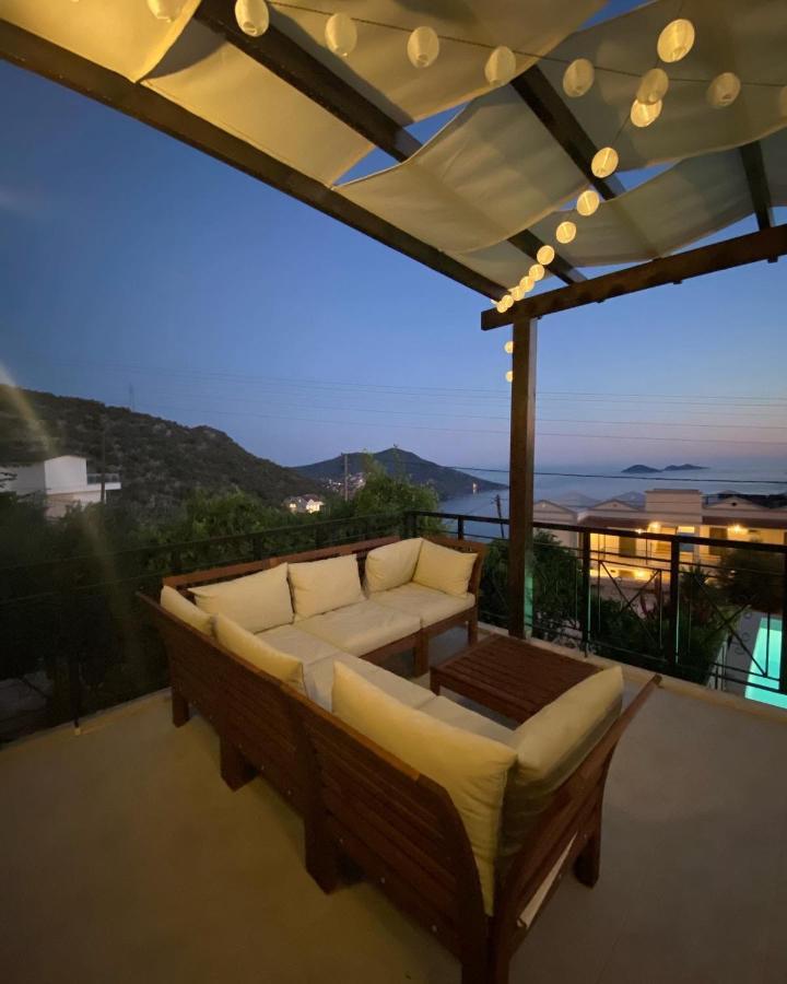 Mira Kalkan -close To Center- *