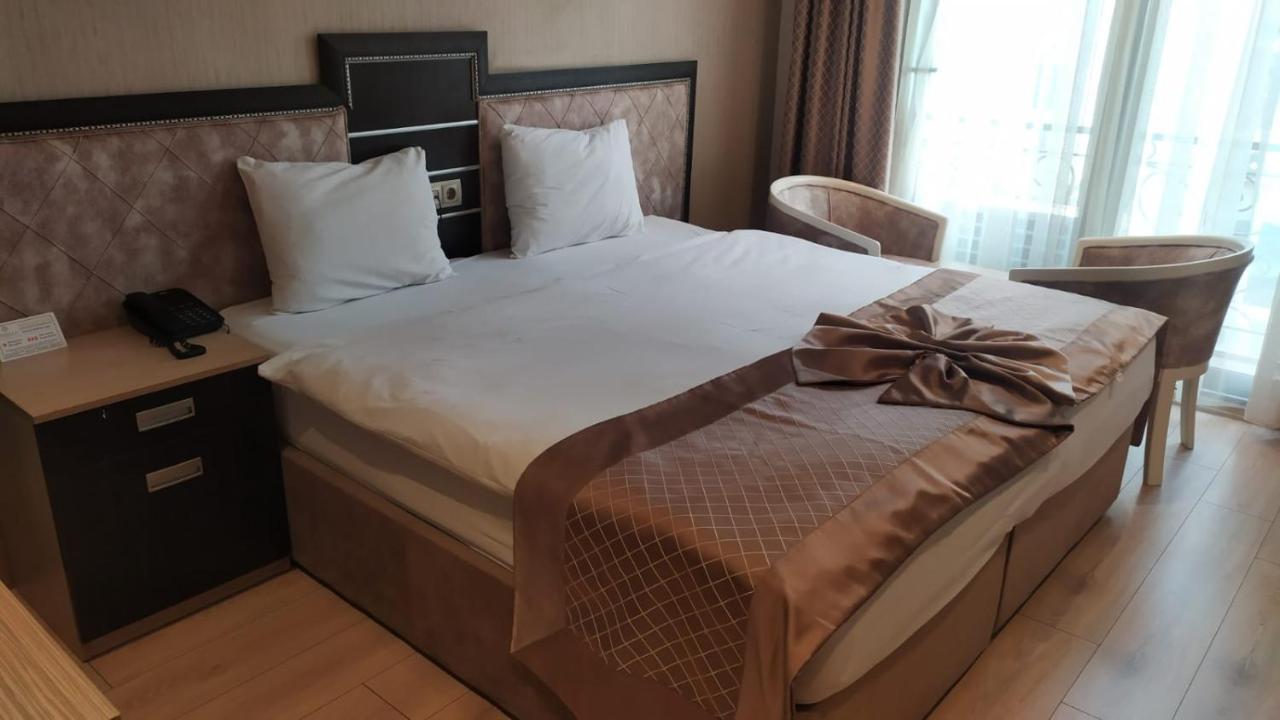 Othello 3*