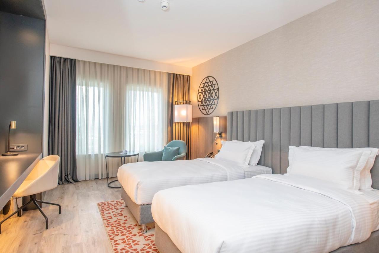 Crowne Plaza By Ihg Hotel