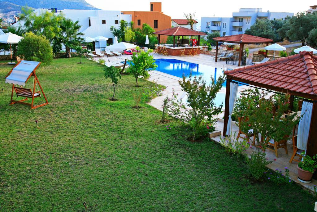 Asiyan Hotel *