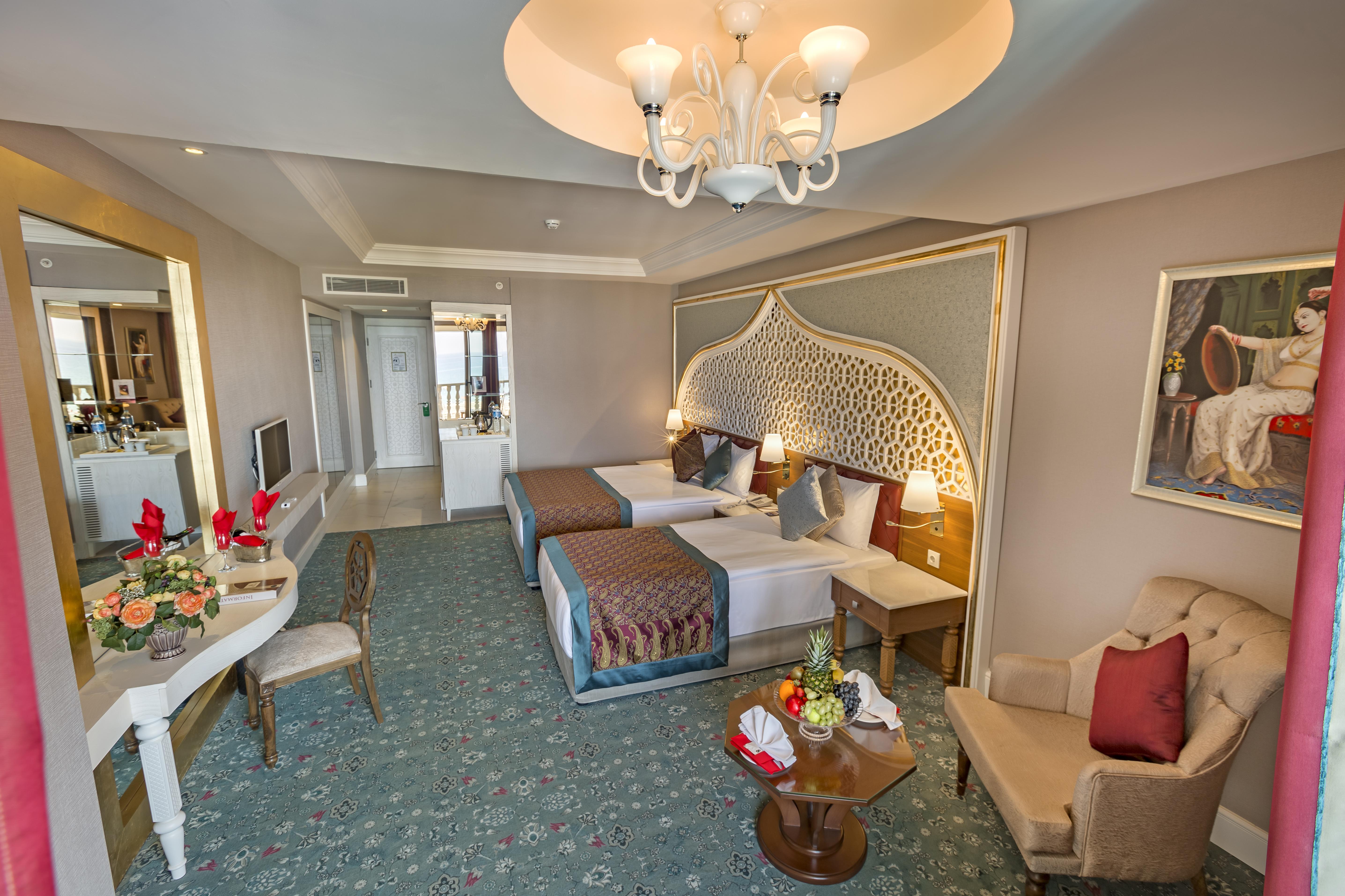 Hotel Royal Taj Mahal Side