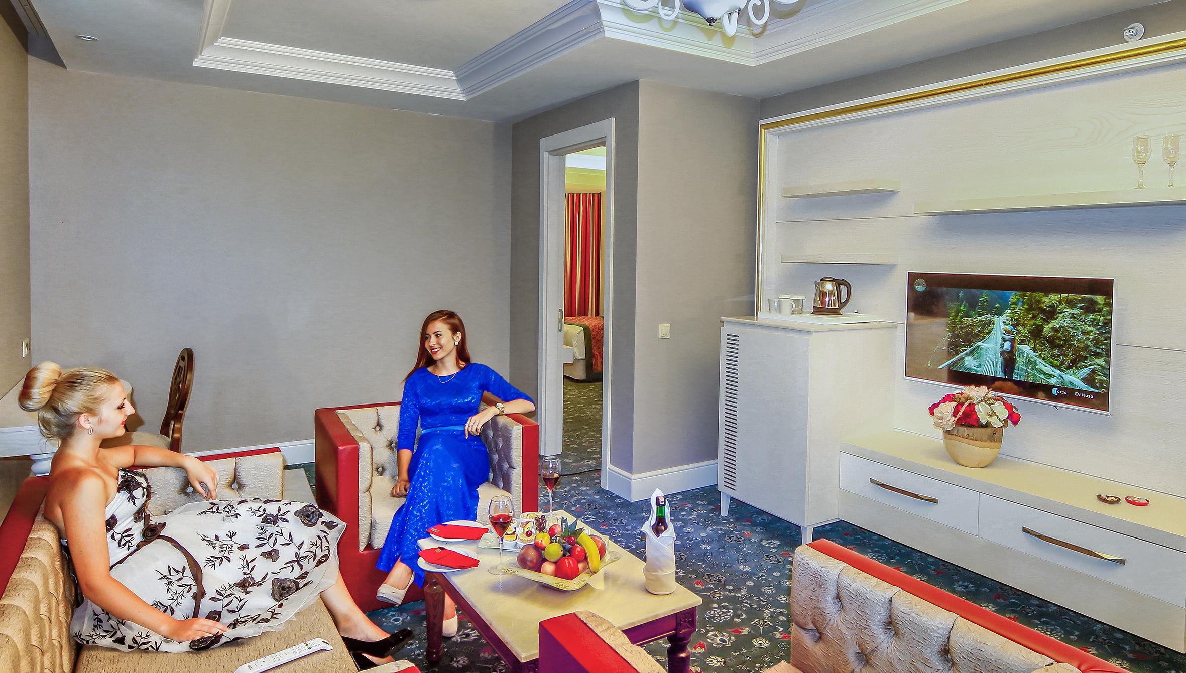 Royal Taj Mahal 5* Side