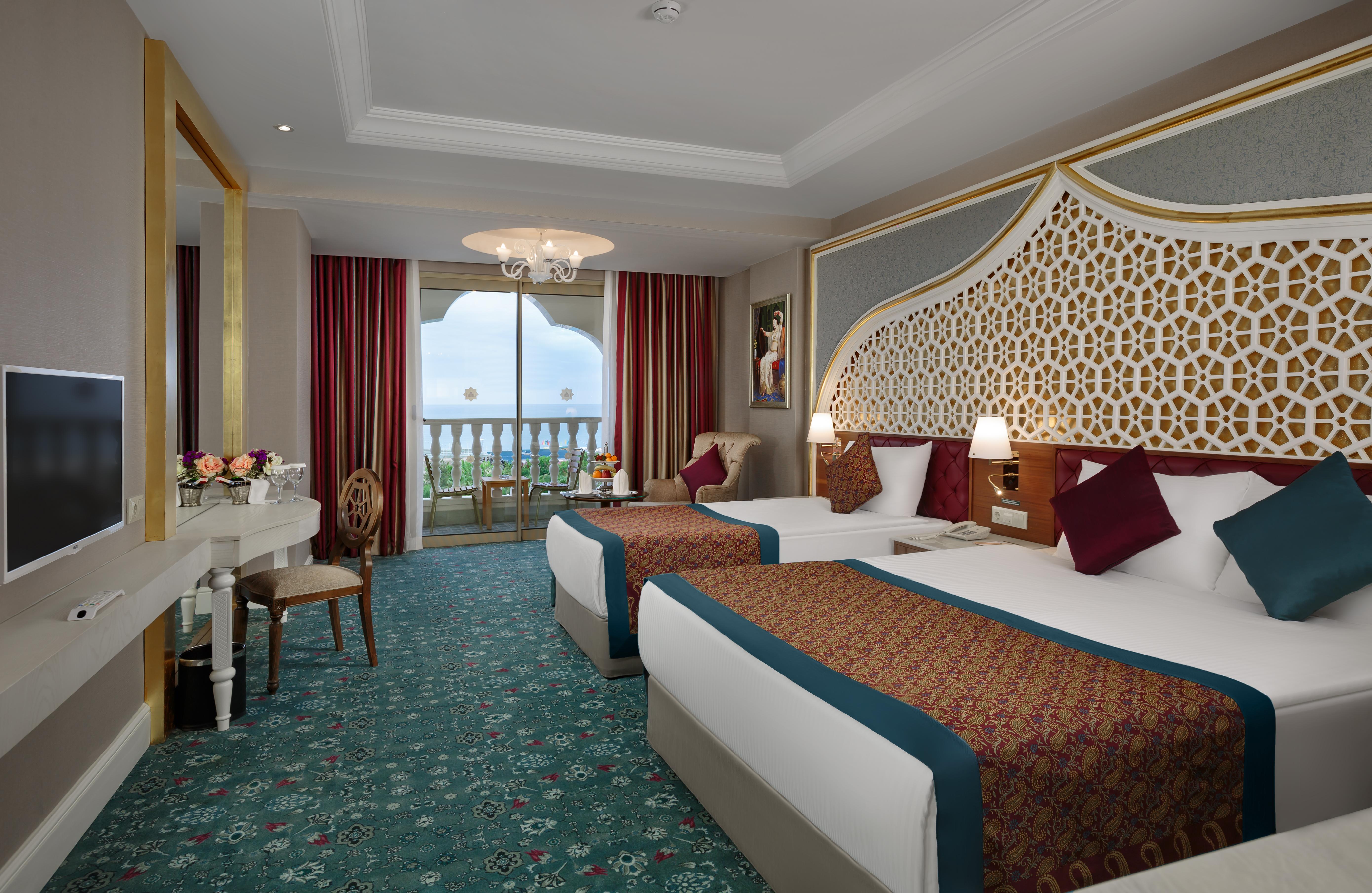 Royal Taj Mahal 5* Side