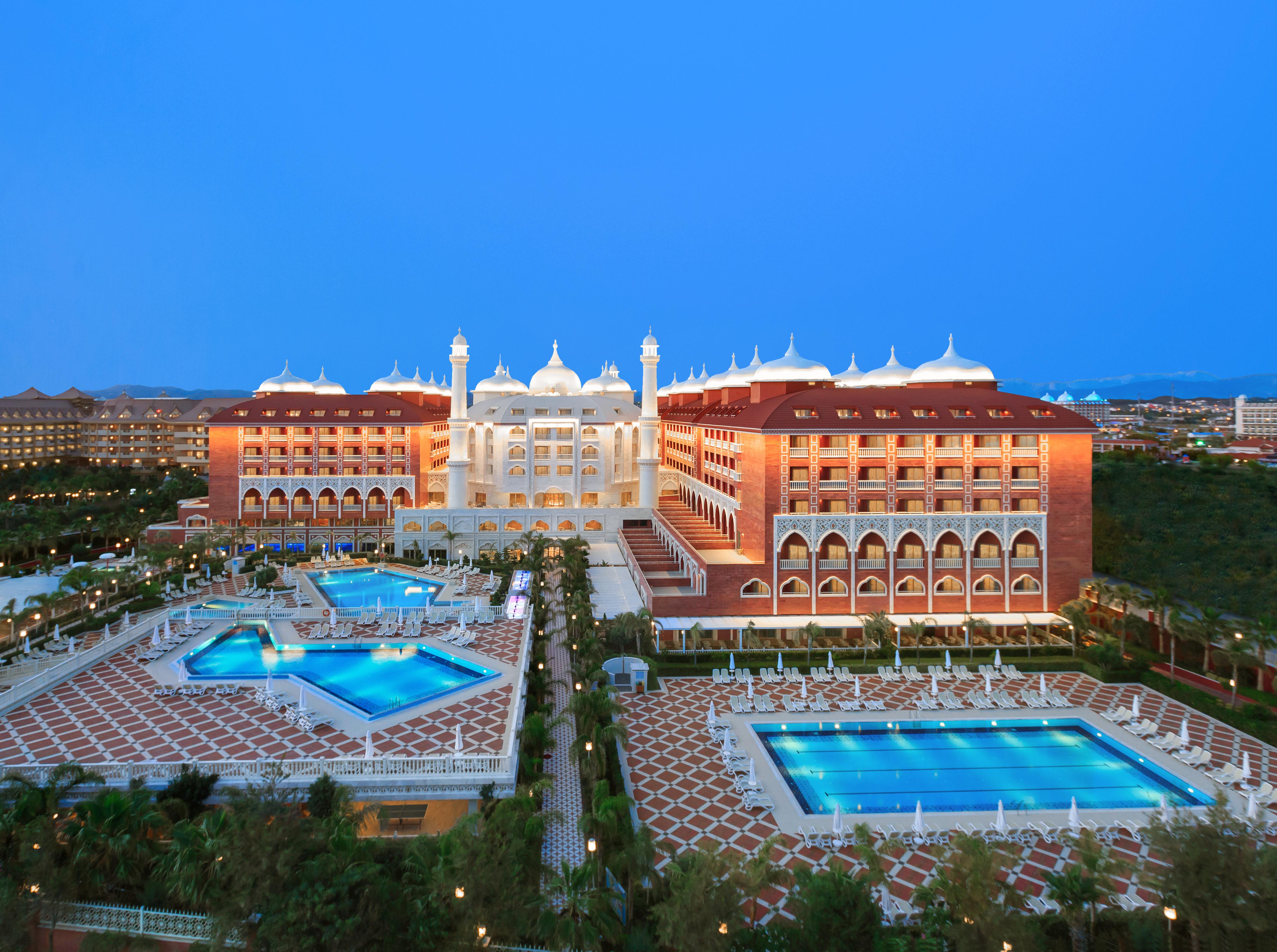 Hotel Royal Taj Mahal Side