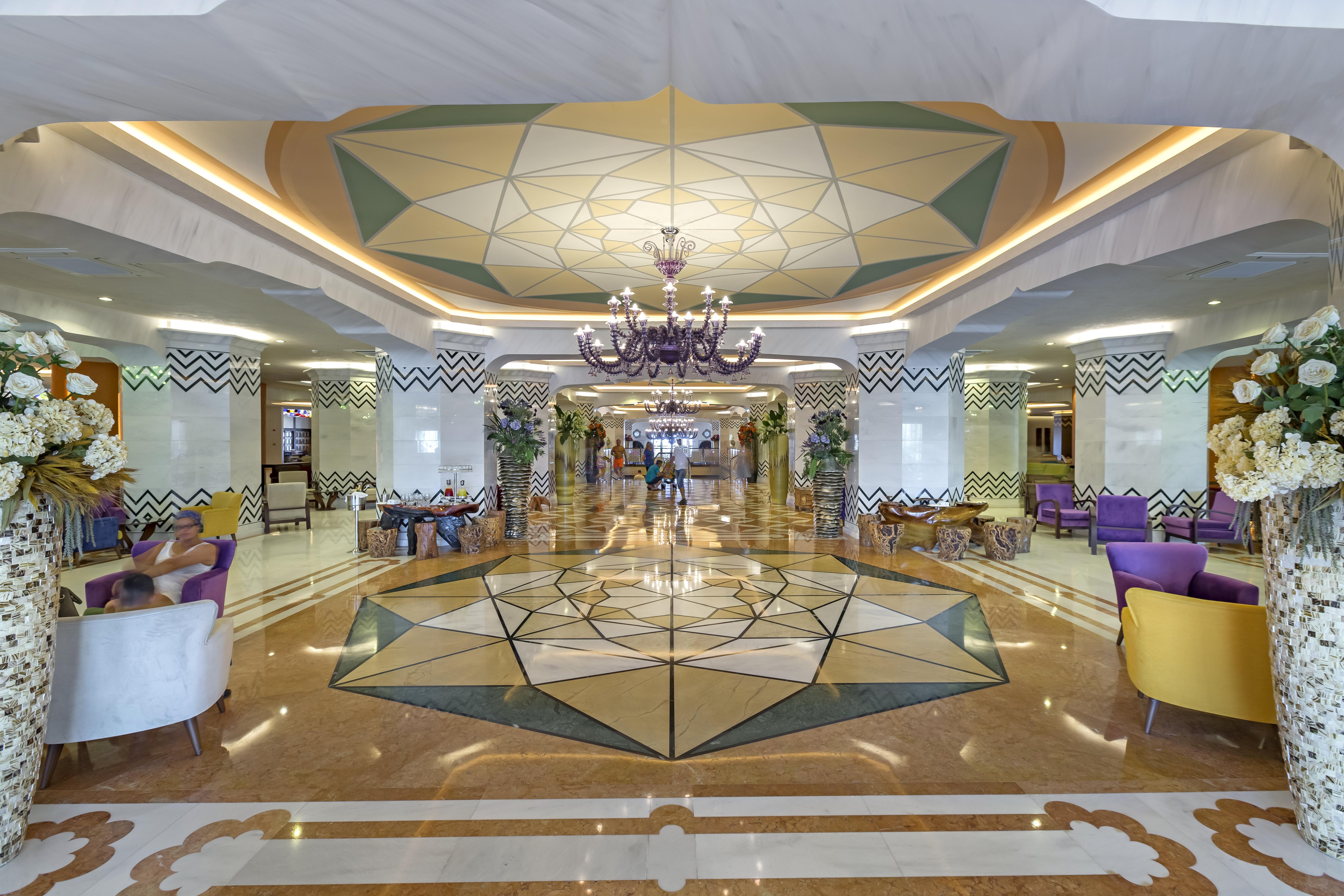 Hotel Royal Taj Mahal 5*