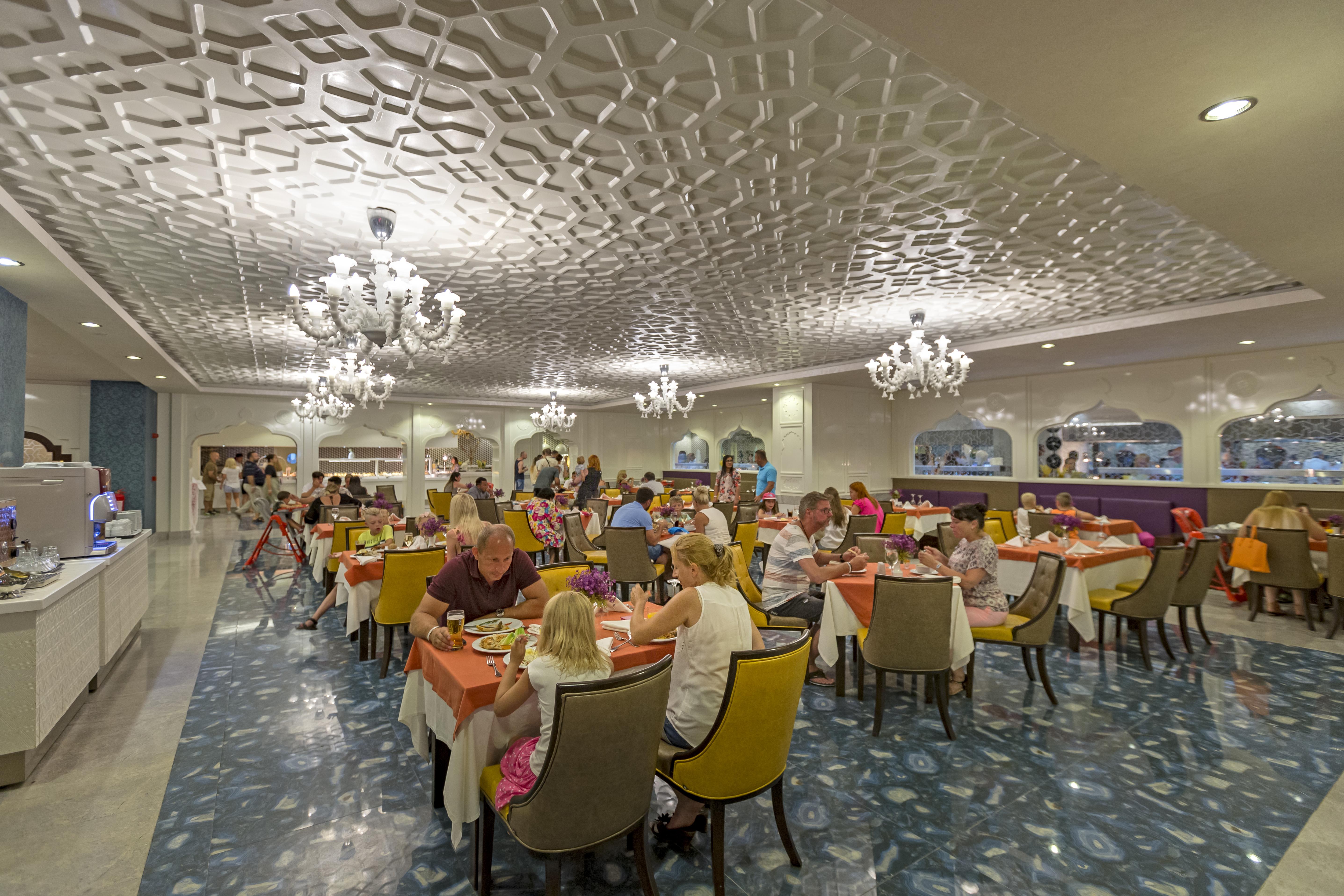Royal Taj Mahal 5* Side