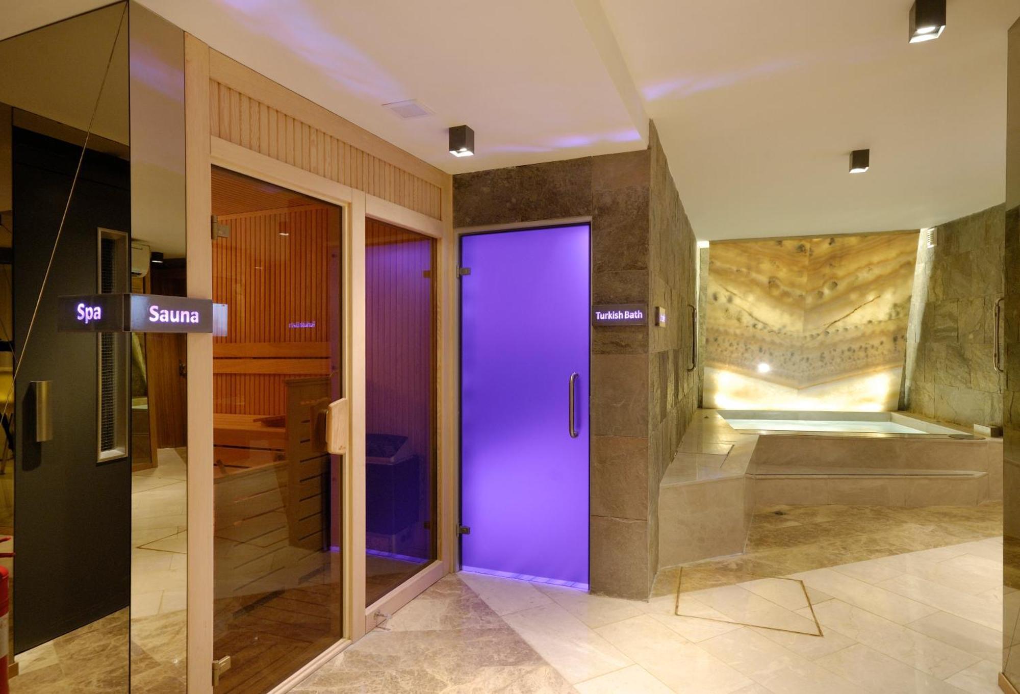 Hotel Tulip & 4*