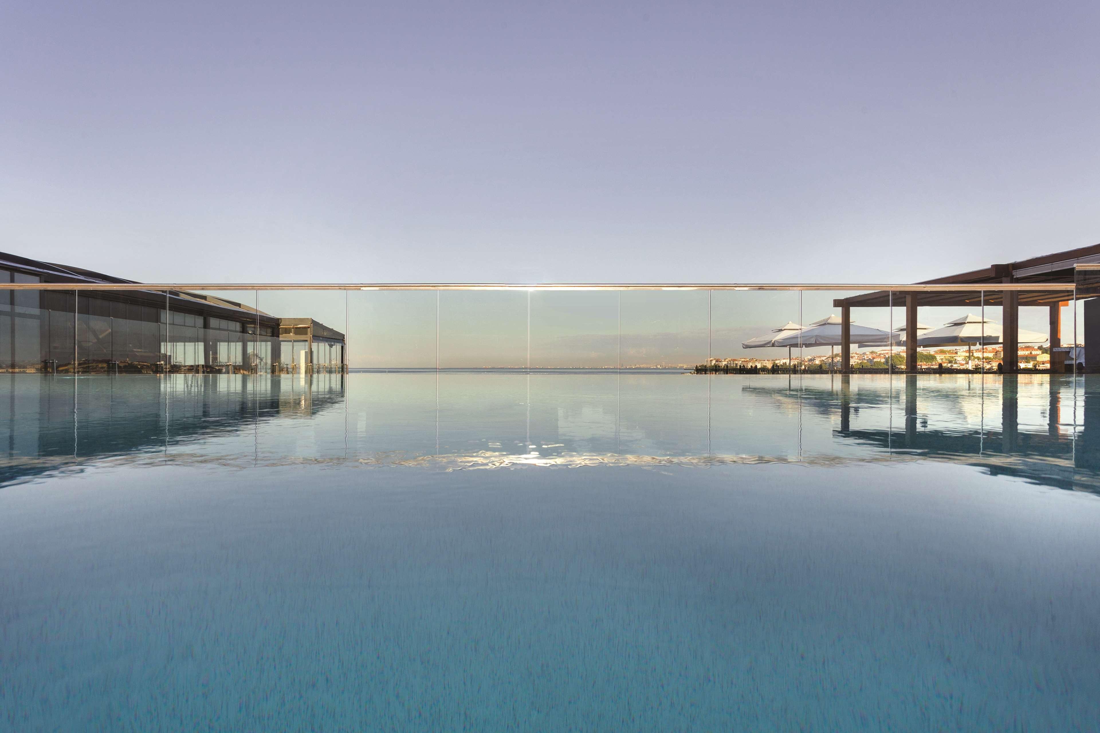 Wyndham Grand Kalamis Marina Hotel