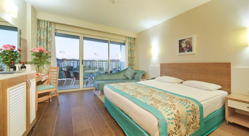 Resort Sunrise Queen Luxury Side