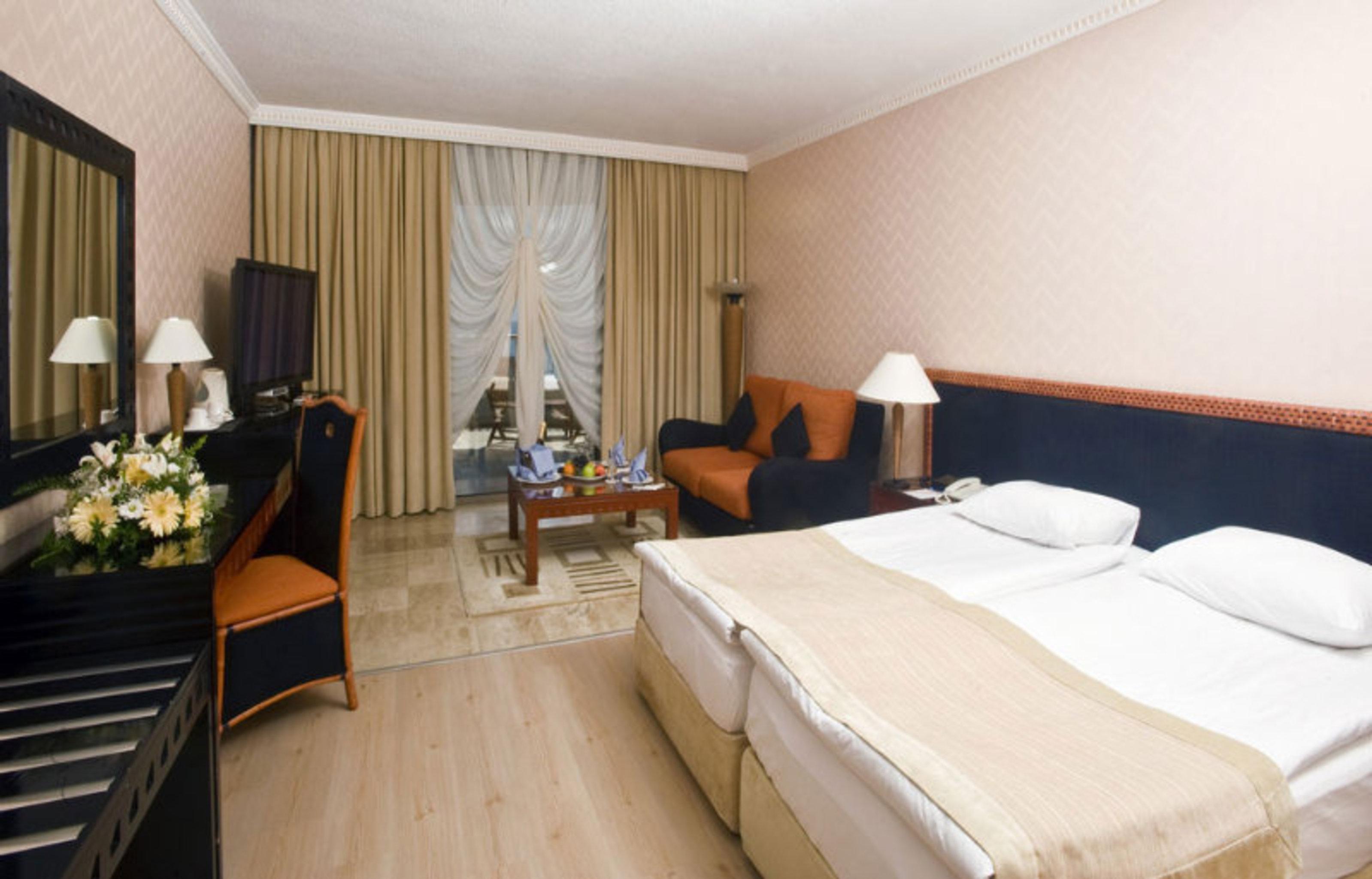 Sunrise Queen Luxury Resort Side