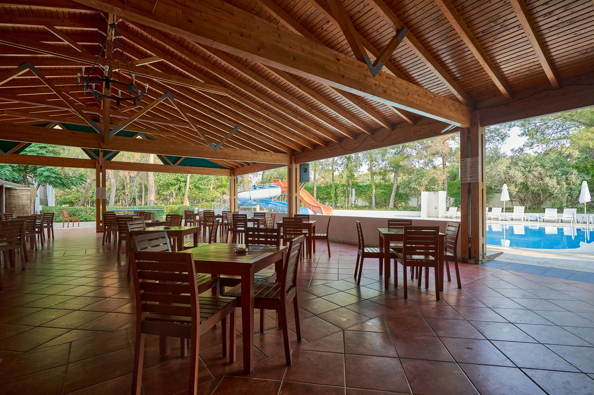 Maya Golf (adults Only) 4* Side