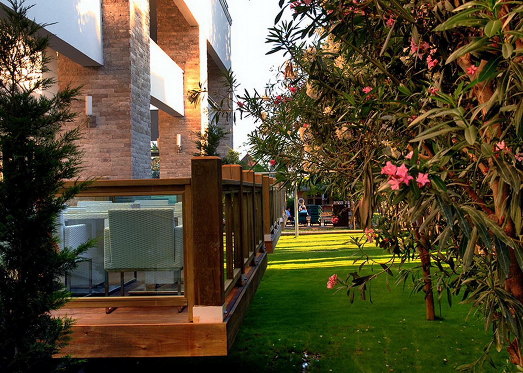 Oleander 5* Side