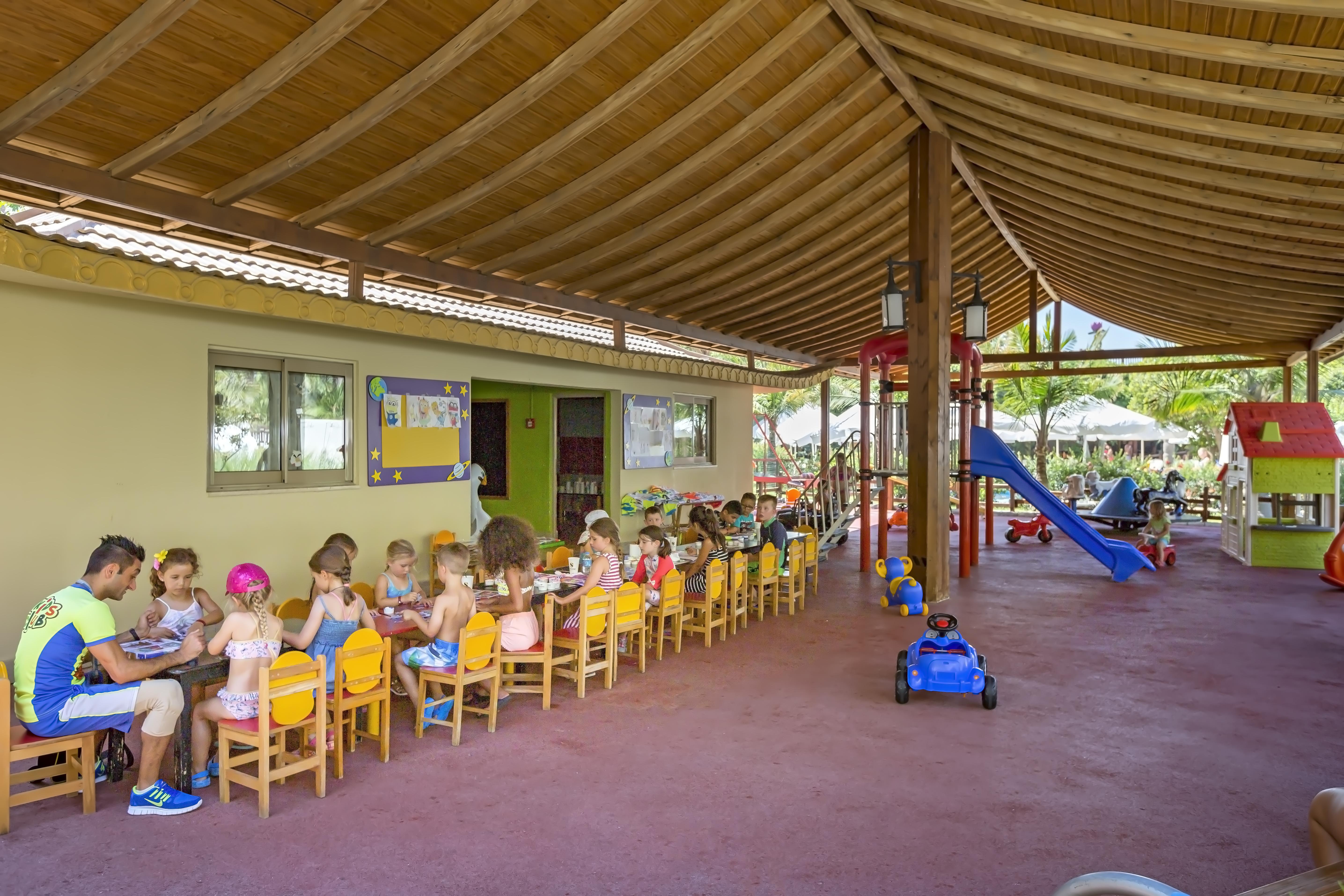 Resort Royal Dragon Side