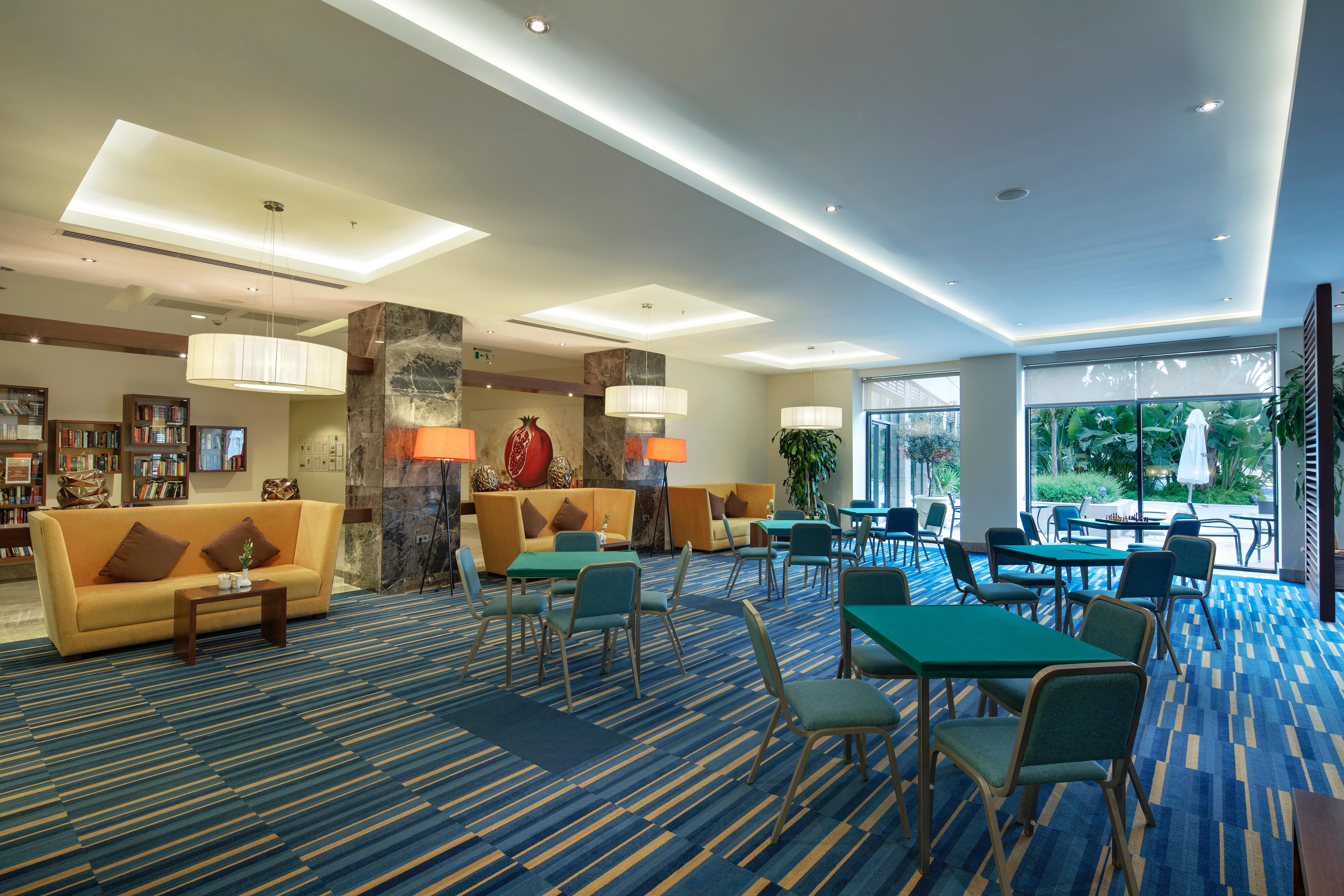 Blue Only Adult 16 Resort Side