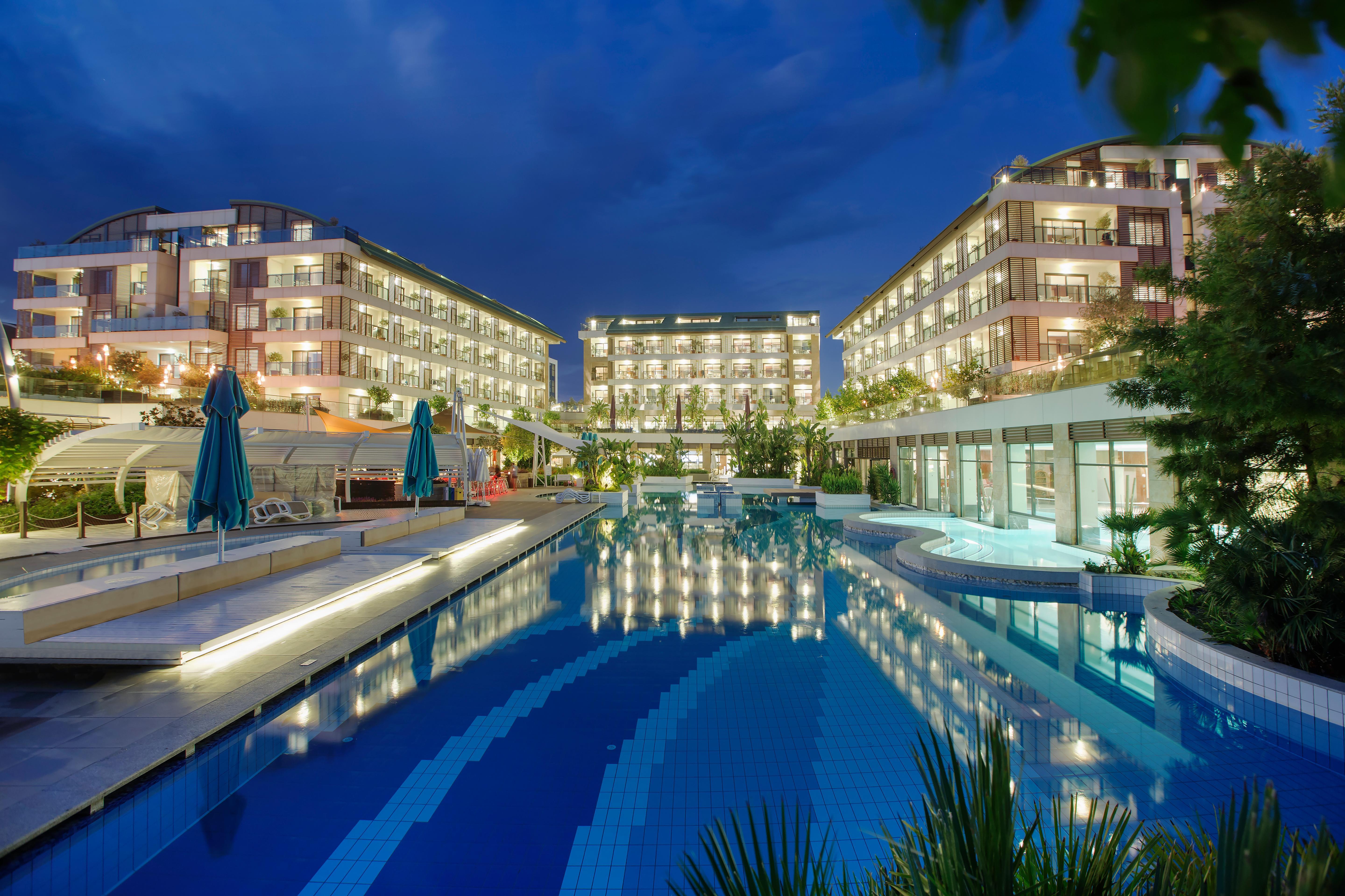 Blue Only Adult 16 Resort Side