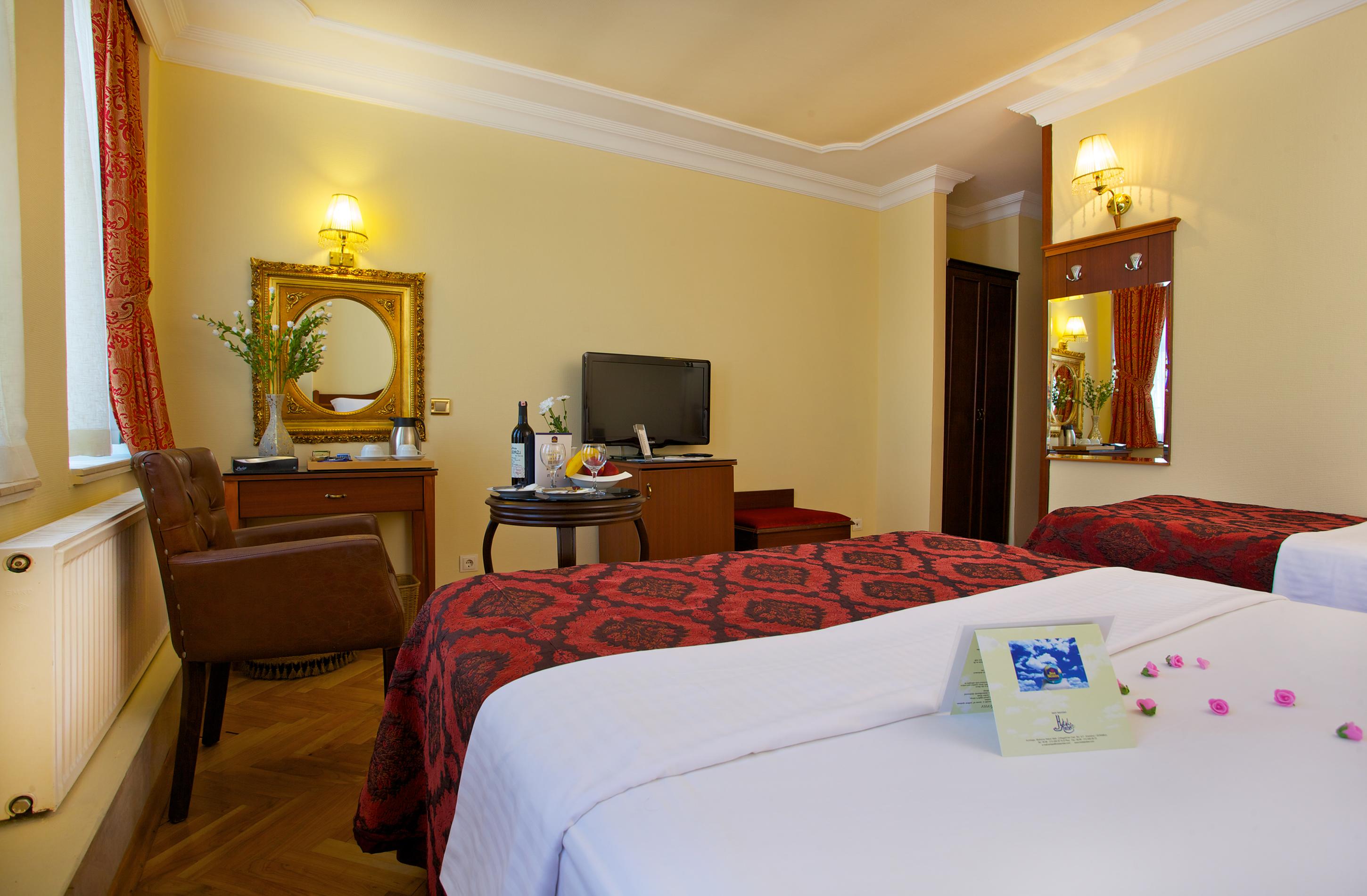 Hotel Amber & 4*
