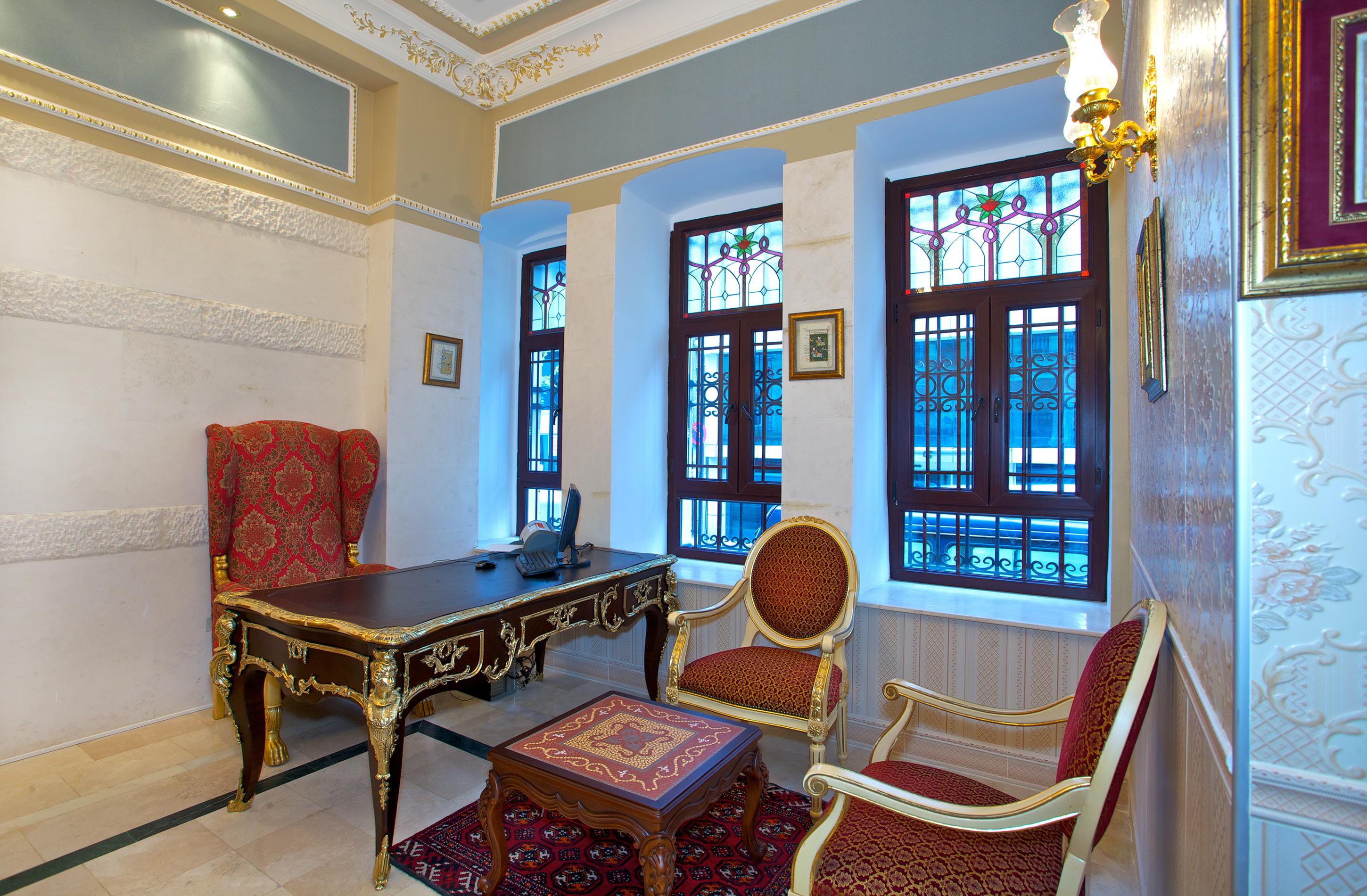 Hotel Amber & 4*