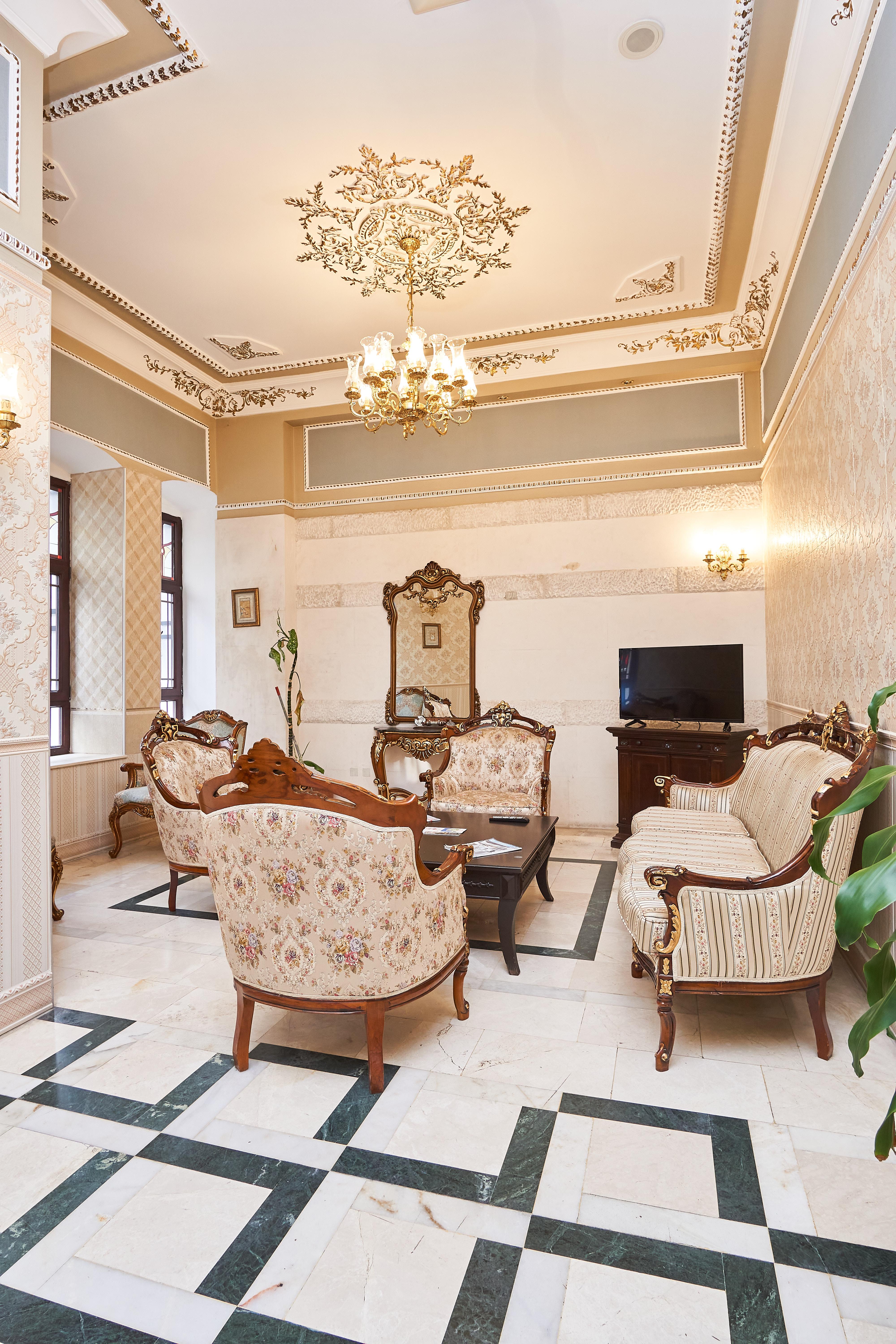 Hotel Amber & 4*