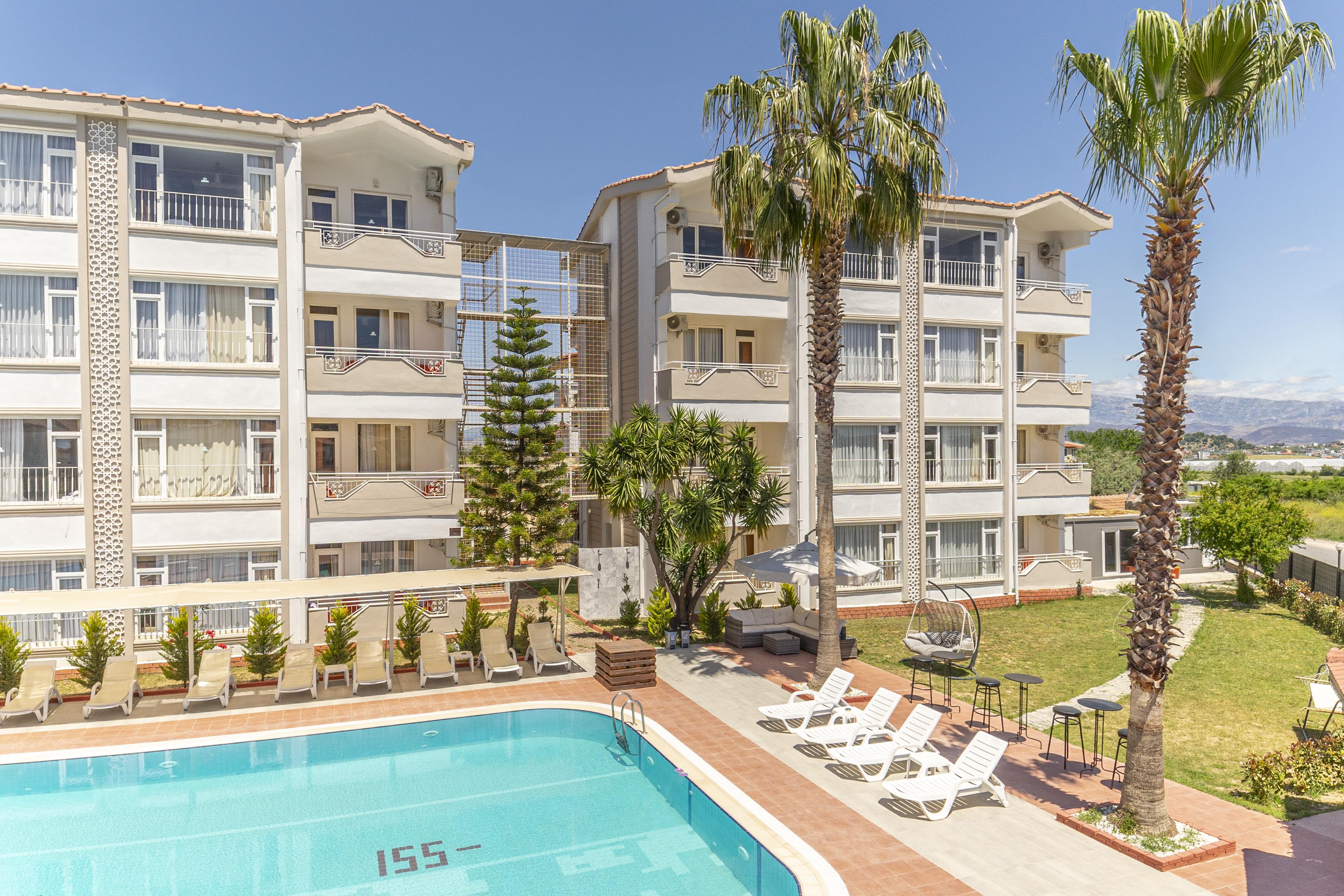 New Garden Aparthotelside 3* Side