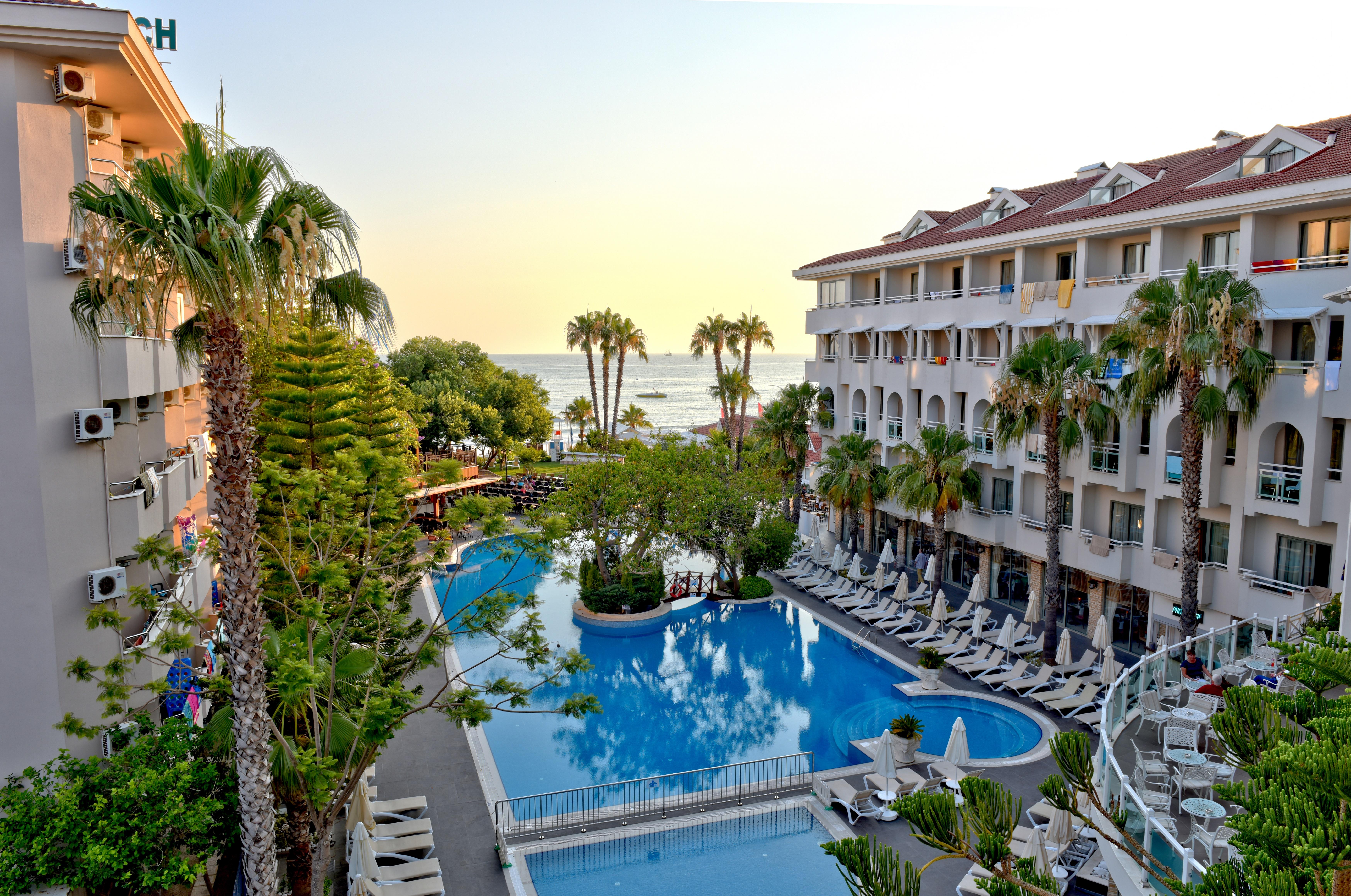 Star Resort Side